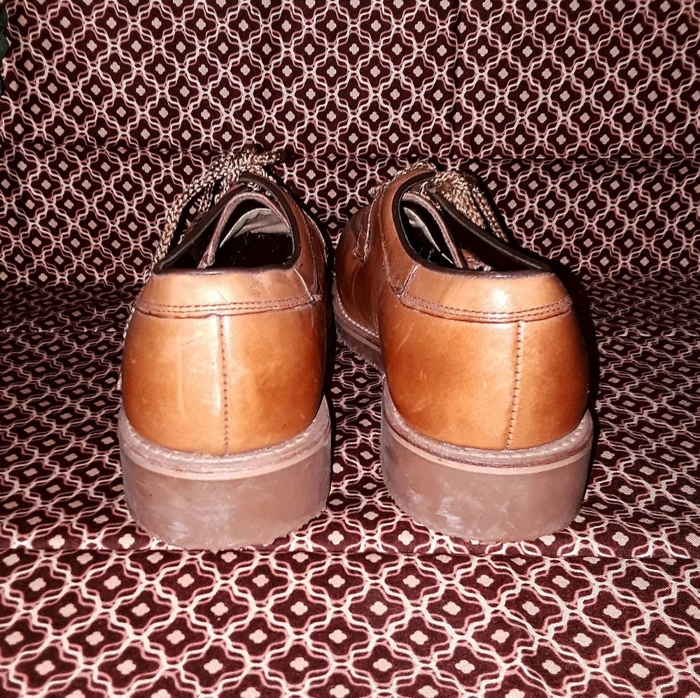NWOT Cushioned Comfort Brown Shoes - Picture 5 of 7